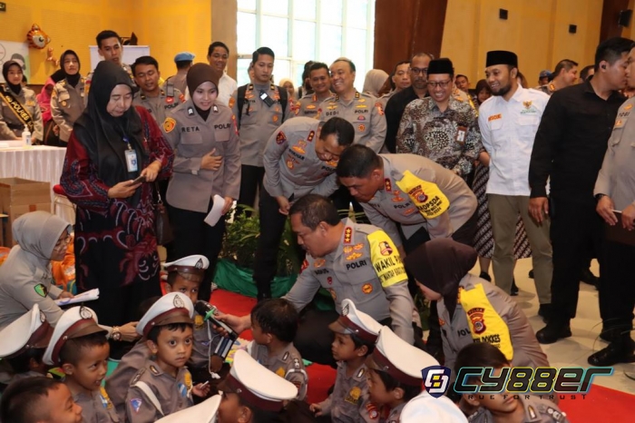 Dalam Rangka Pemilu Damai di Yogyakarta WAKAPOLRI Tinjau Langsung Bakti Sosial dan Kesehatan 