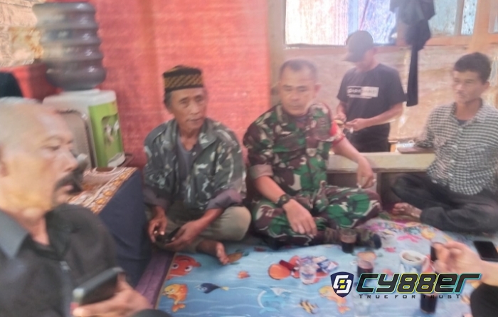 Babinsa Tugujaya Pelda Simbolon Lakukan Anjangsana Dan Komsos Dengan Tokoh Masyarakat