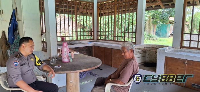 Sambang Giat Operasi Mantab Brata Jelang Pemilu 2024, Bhabinkamtibmas Desa Sukamaju Sampaikan Pesan Kamtibmas