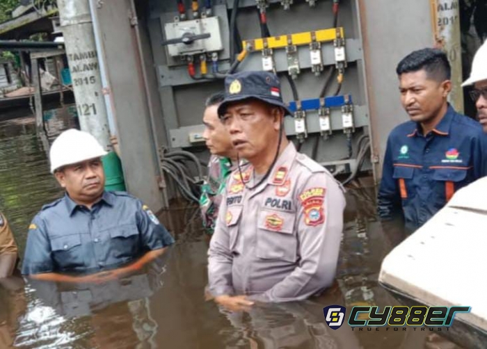 Jelang Pemilu 2024, Kapolsubsektor Pelalawan Tinjau Banjir