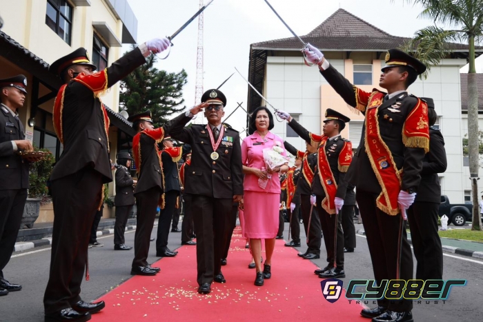 Kapolda DIY Hantarkan Personel Polda DIY Yang Purna Tugas 