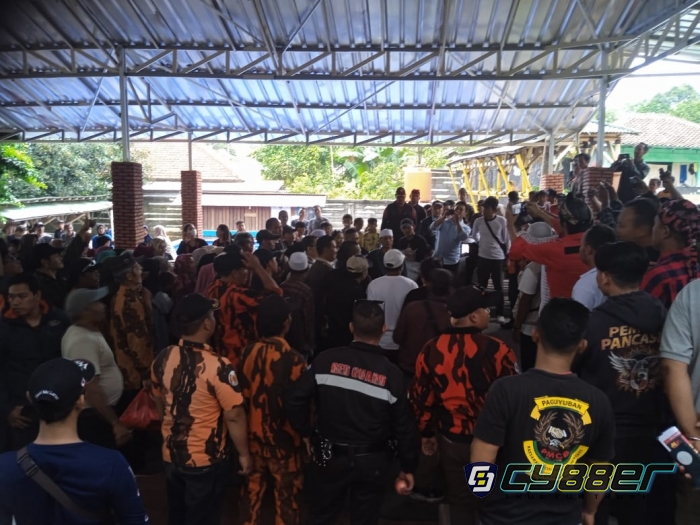 Keluarga Besar Kang Jeler Berikan Santunan Rutin Bagi Anak Yatim dan Jompo di Villa Argaloka