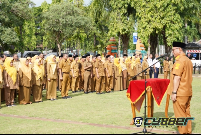 Lantik Ratusan Pejabat Walikota Helldy Ingatkan ASN Harus Cerdas Dalam Memilih 