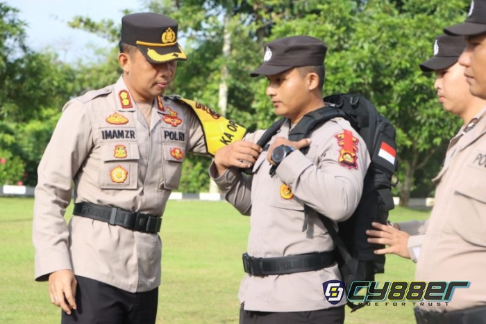 Kapolres OKU, Pimpin Apel Kesiapan Dan Penyerahan Perlengkapan Personel Pengamanan TPS