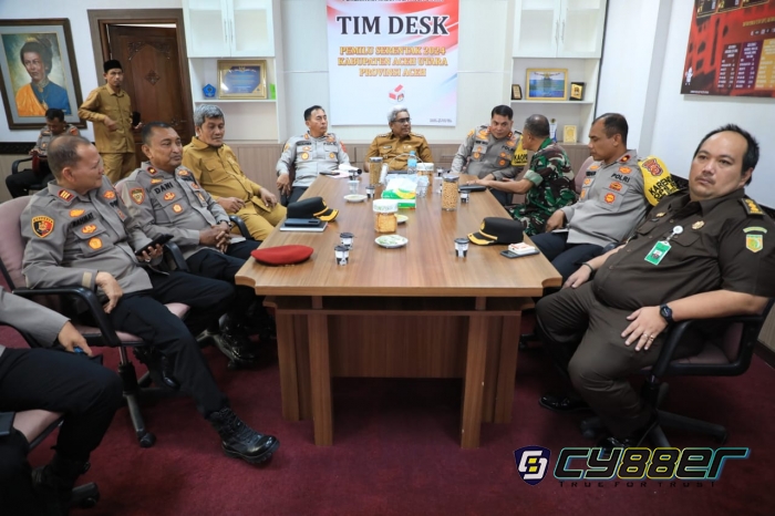 Bersama Pejabat Pantau Persiapan Final Desk Pemilu