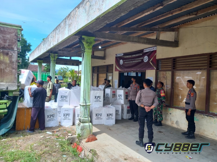 Polres Pringsewu Amankan Pergeseran Logistik Dari PPK Menuju Gudang KPU
