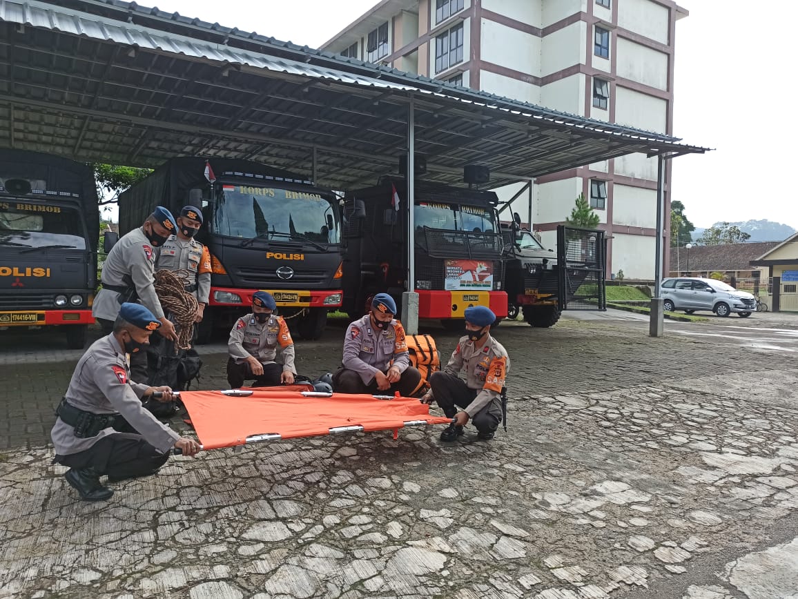 Cuaca Tidak Menentu, Sat Brimob Polda Jabar Siaga Antisipasi Bencana Alam