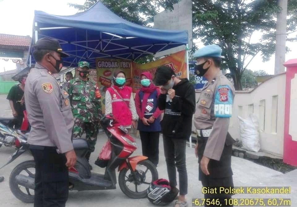 Tertibkan Penggunaan Masker, Polsek Kasokandel Bersama Muspika Terus Melakukan Gelar Ops Yustisi