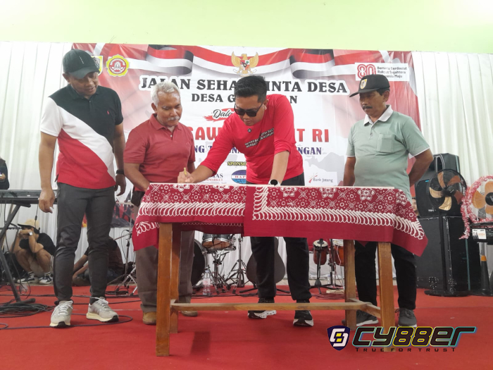 Desa Gadungan Gelar Jalan Sehat HUT RI, Bupati Resmikan RTH Baru