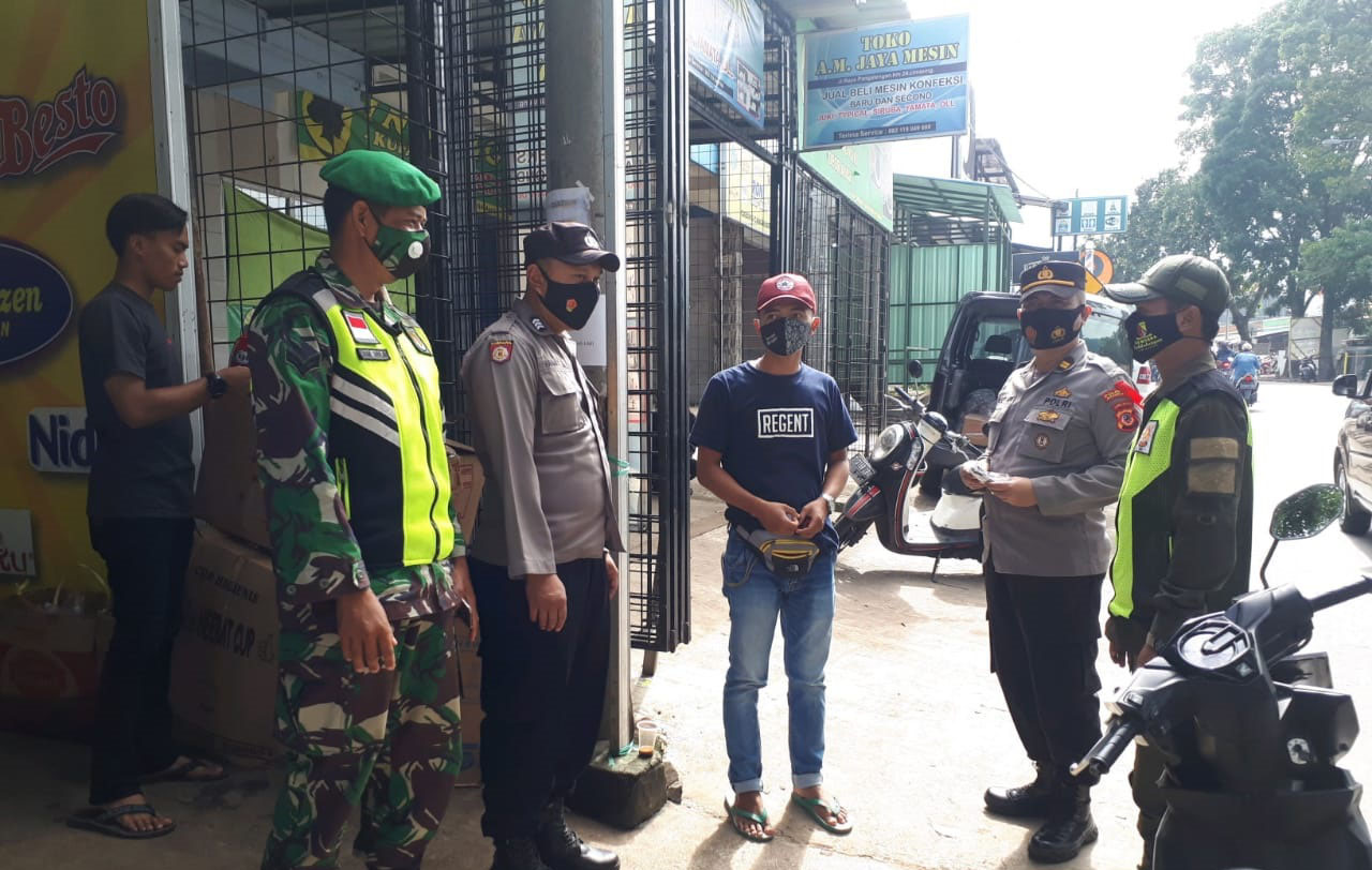 Jelang Tahun Baru 2021, Polresta Bandung bersama TNI dan Pol PP Cimaung Tetap Siaga di Pos Pam Nataru Wlyayah 8
