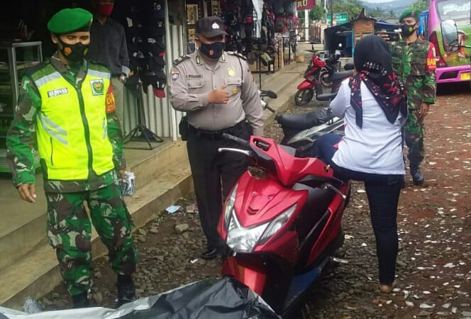 Kapolsek Panawangan Polres Ciamis Bersama TNI Terapkan OPS Yustisi 