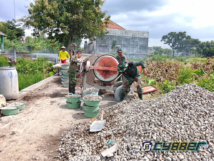 Di Bulan Ramadhan, Satgas TMMD Kodim 0723/Klaten Percepat Betonisasi Jalan Pertanian di Desa Pandes