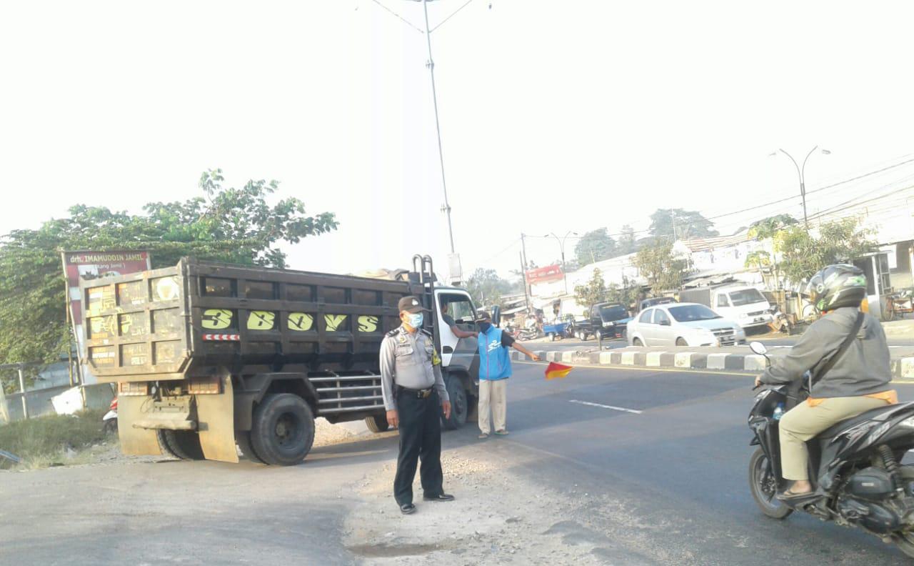 Guna Memberikan Rasa Aman dan Nyaman Bagi Para Pengendara, Anggota Polsek Sukagumiwang Lakukan Gatur Lalin