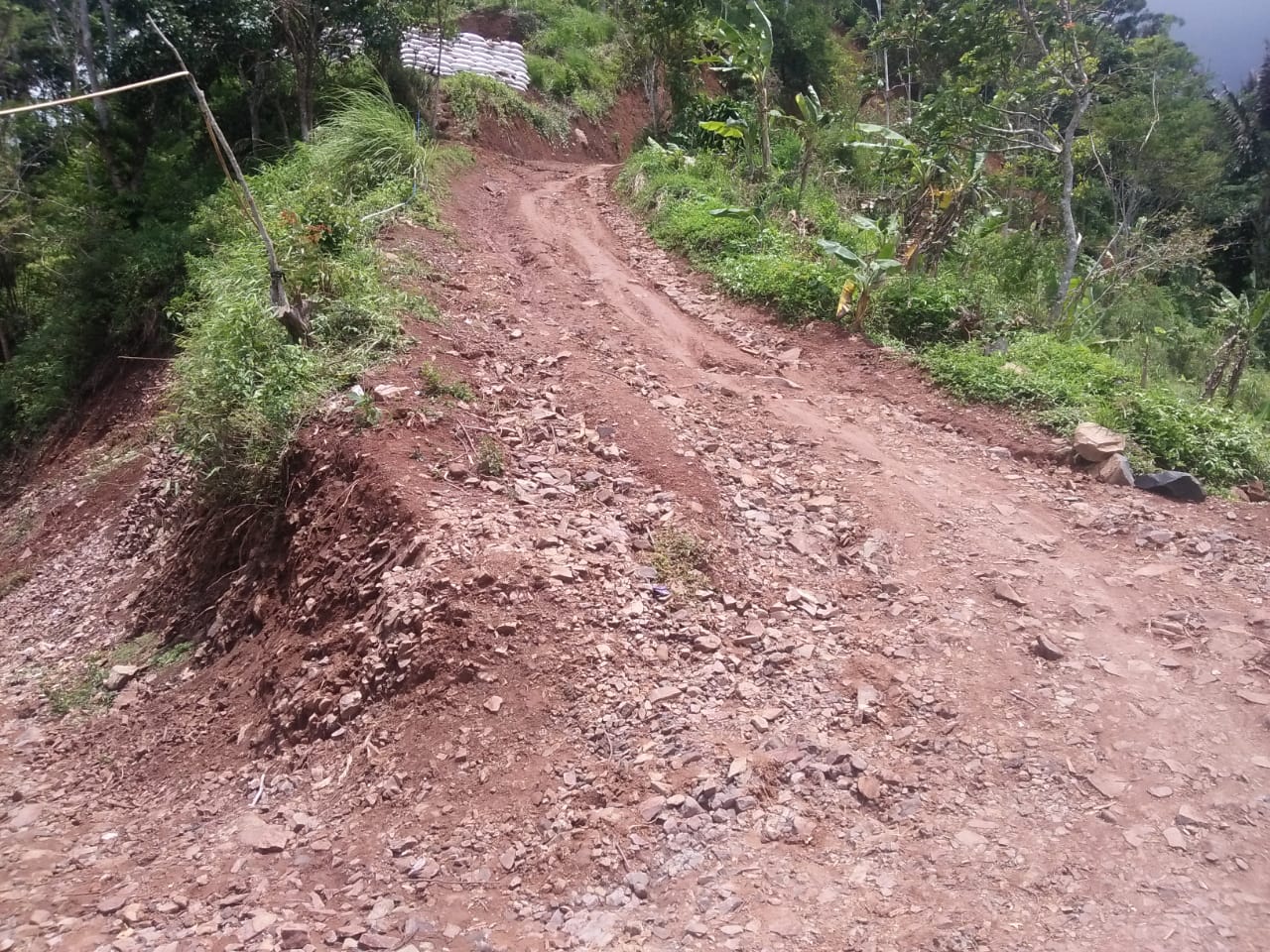 SPK Telah Keluar, Warga Girimukti Keluhkan Belum Ada Tanda-Tanda Pelaksanaan Pembangunan Jalan Poros Desa