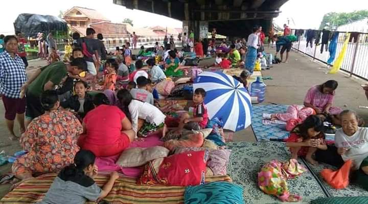 Akibat Banjir Ratusan Warga Mengungsi di Bawah Jembatan Layang Pamanukan Subang
