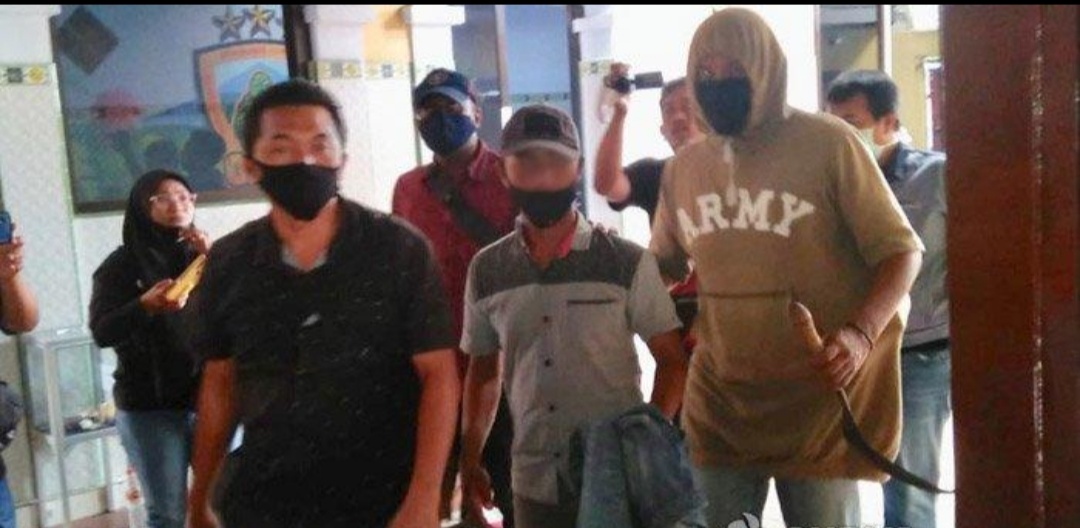 Kedapatan Berduaan Tanpa Busana dikamar, Suami Bacok Kepala Pria Selingkuhan Istri
