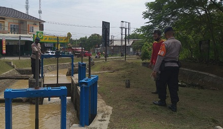 Antisipasi Bencana, Sungai Cipager Cirebon Jadi Sasaran Patroli Sat Brimob Polda Jabar 