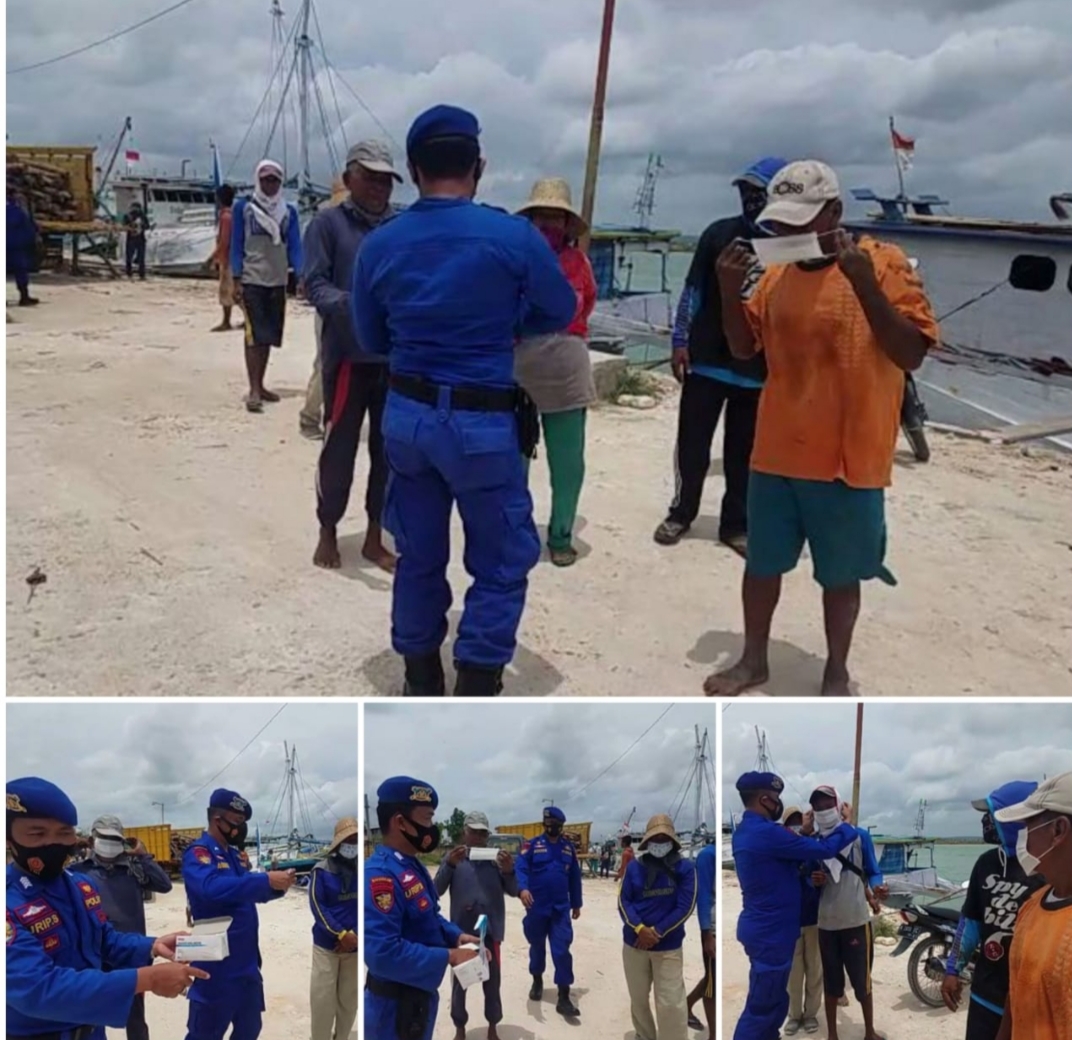 Satpolairud Polres Sumenep Madura Bagi Masker Gratis  Dan Himbau Prokes
