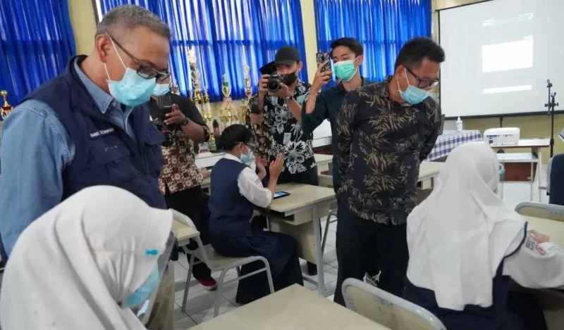 Wabup Bogor Gandeng PGN Bagi-Bagi Tablet untuk Belajar