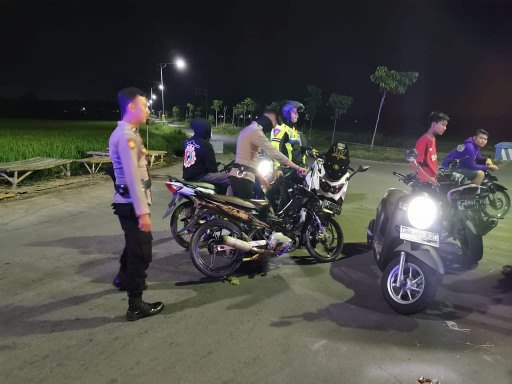 Polres Situbondo Bubarkan Balap Liar dan Amamkan 8 Motor