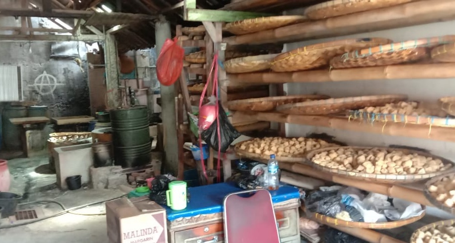 Sentral Pengrajin Tahu Gejrot Khas Jatiseeng Kidul Ciledug Cirebon