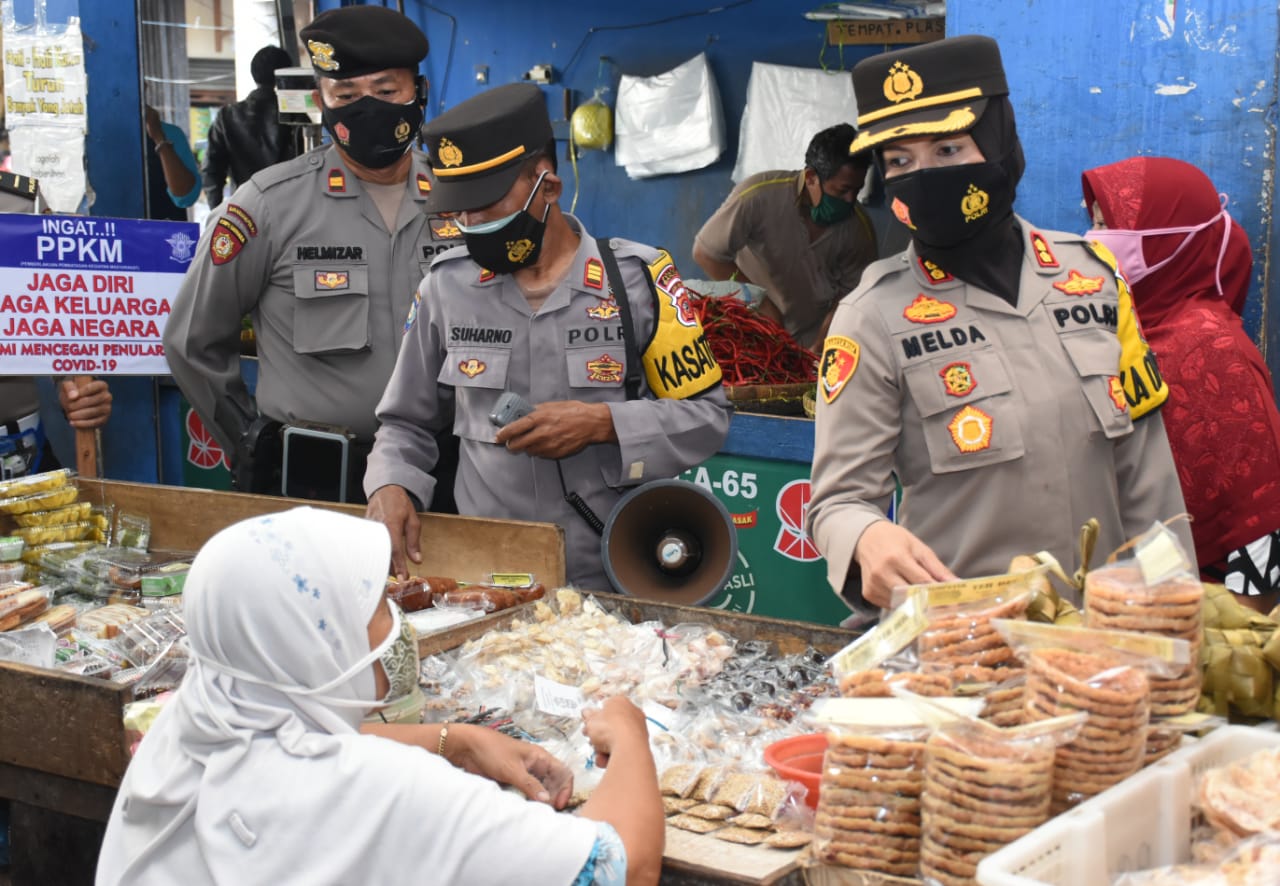 Kembali Mendatangi Pasar Kota Banjar, Kapolres Banjar Menyampaikan PPKM 