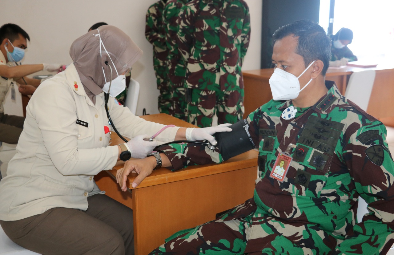 Peringati HUT TNI ke 75, Lanud Sulaiman Baksos Donor Darah