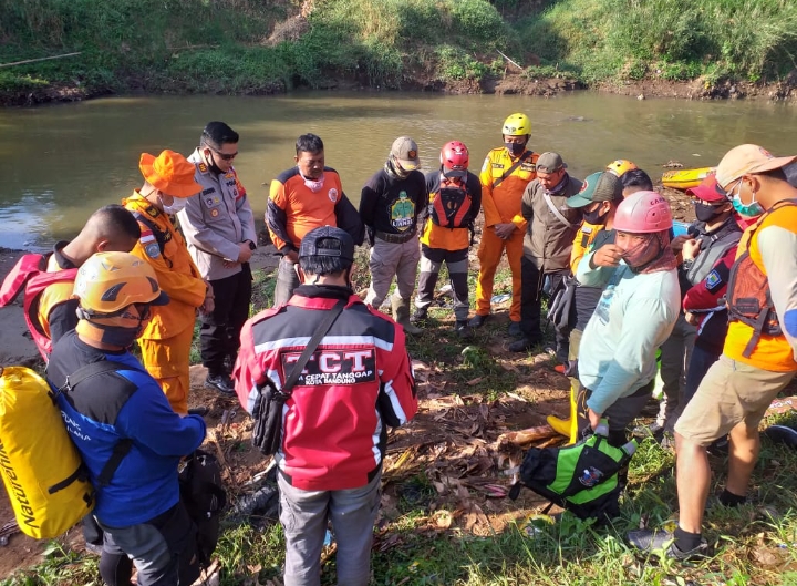Selama Dua Hari Pencarian, Akhirnya Korban Tenggelam di Sungai Cisangkuy Bandung Ditemukan