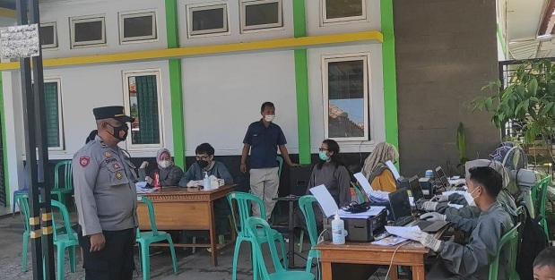 Polres Majalengka Monitoring Vaksinasi Bagi Guru