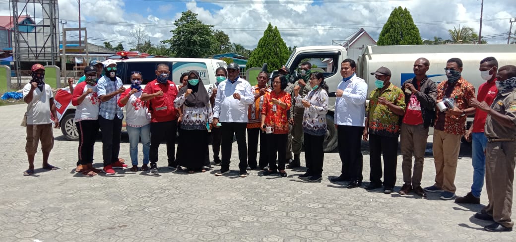 Aksi Berbagi Kasih PMI Kab. Keerom Dalam Pencegahan Virus Covid 19 di Kab. Keerom 