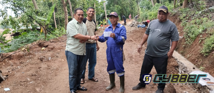 Lurah Gerem dan Camat Grogol Apresiasi Swadaya Warga Cikuasa Buka Jalan Jalur Lingkar Utara (JLU)