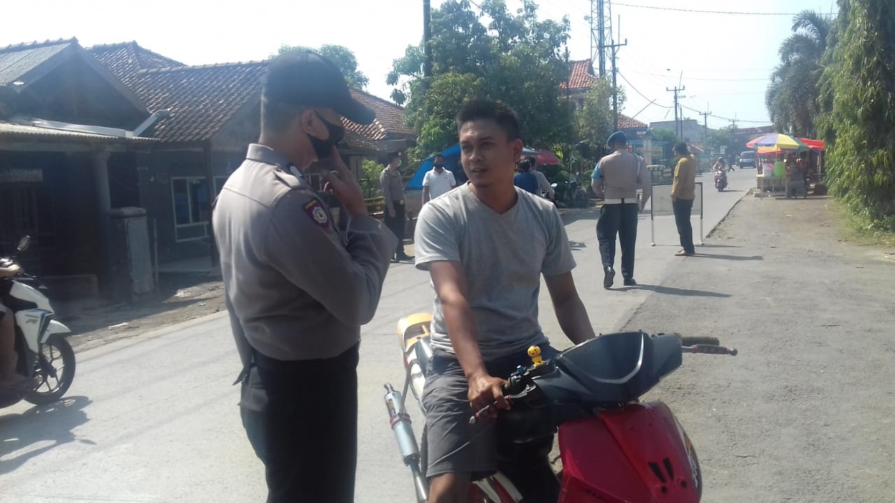 Polsek Cikedung Gelar Ops Yustisi Tindak Pengguna Jalan Yang Tidak Pakai Masker