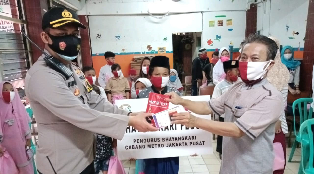 Bhayangkari Cabang Metro Jakpus Berikan Santunan dan Bantuan 1 Modem dan 2 HP Kepada Panti Asuhan