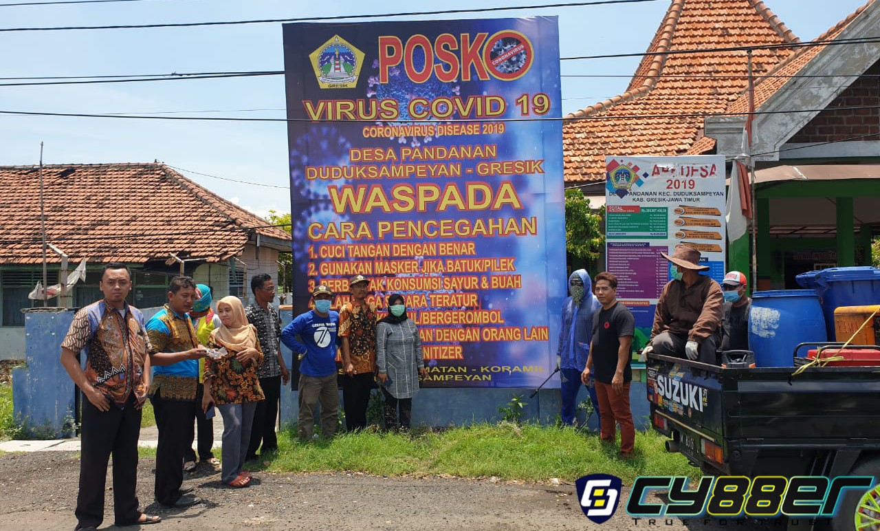 Cegah Covid-19, Pemdes Pandanan Lakukan Penyemprotan Disinfektan