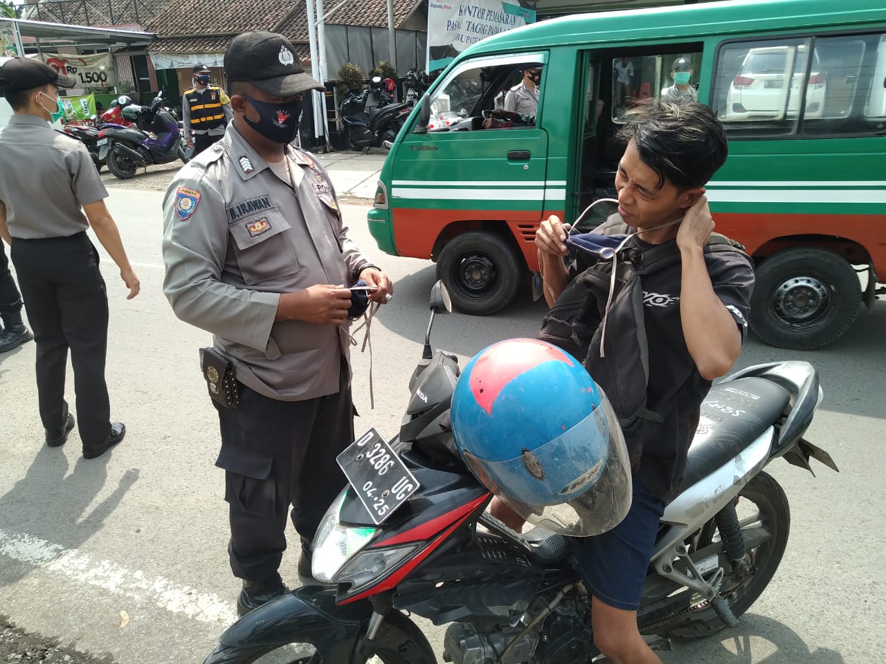 Tingkatkan Ketaatan Prokes, Polres Cimahi Polda Jabar Tak Kenal Lelah Laksanakan Ops Yustisi