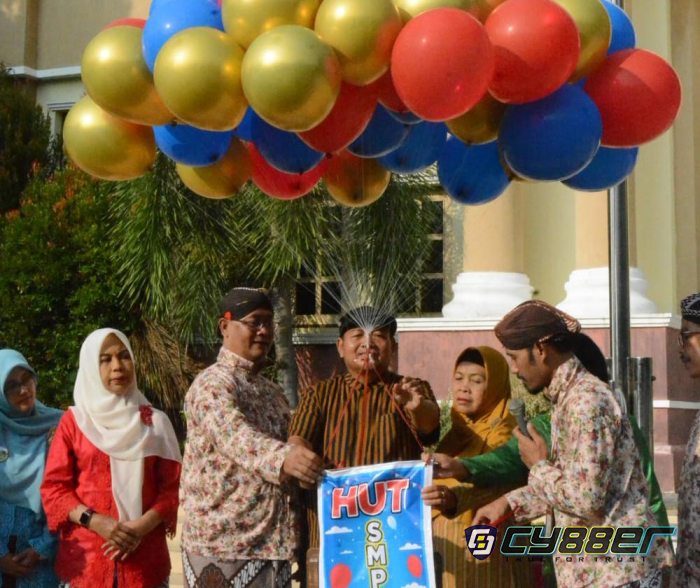 Peringati HUT ke-74, SMP Negeri 2 Klaten Tegaskan Komitmen Jadi Sekolah Berprestasi dan Berkarakter