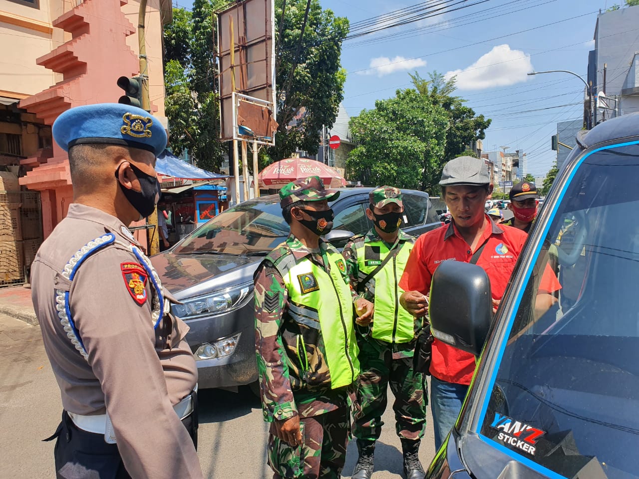 Tak Kenal Lelah, Polres Cirebon Kota Polda Jabar Sosialisasikan 3M Sambil  Laksanakan Patroli Rutin