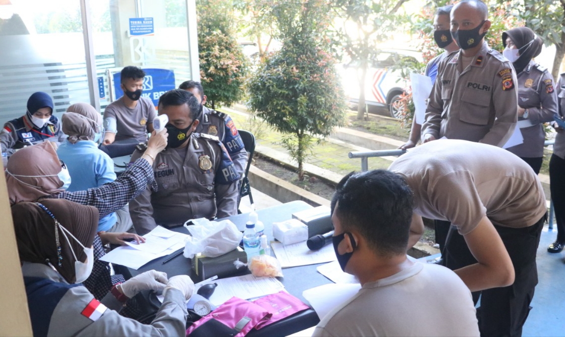 Seluruh Anggota dan ASN Serta Phl Polres Sumedang, Laksanakan Vaksinasi Tahap Dua