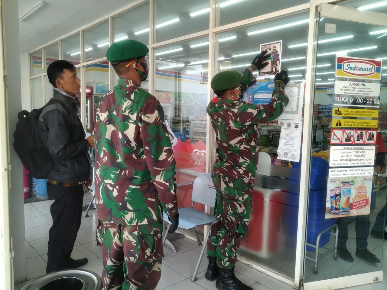 Hari Ini Jajaran Koramil Kodim 0615 Kuningan Pasang Sticker Himbauan Prokes Berlogo Kodam Ill Siliwangi