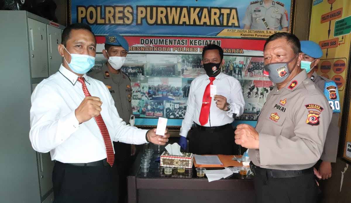 Anggota Satres Nakoba Polres Purwakarta Di Test Urine