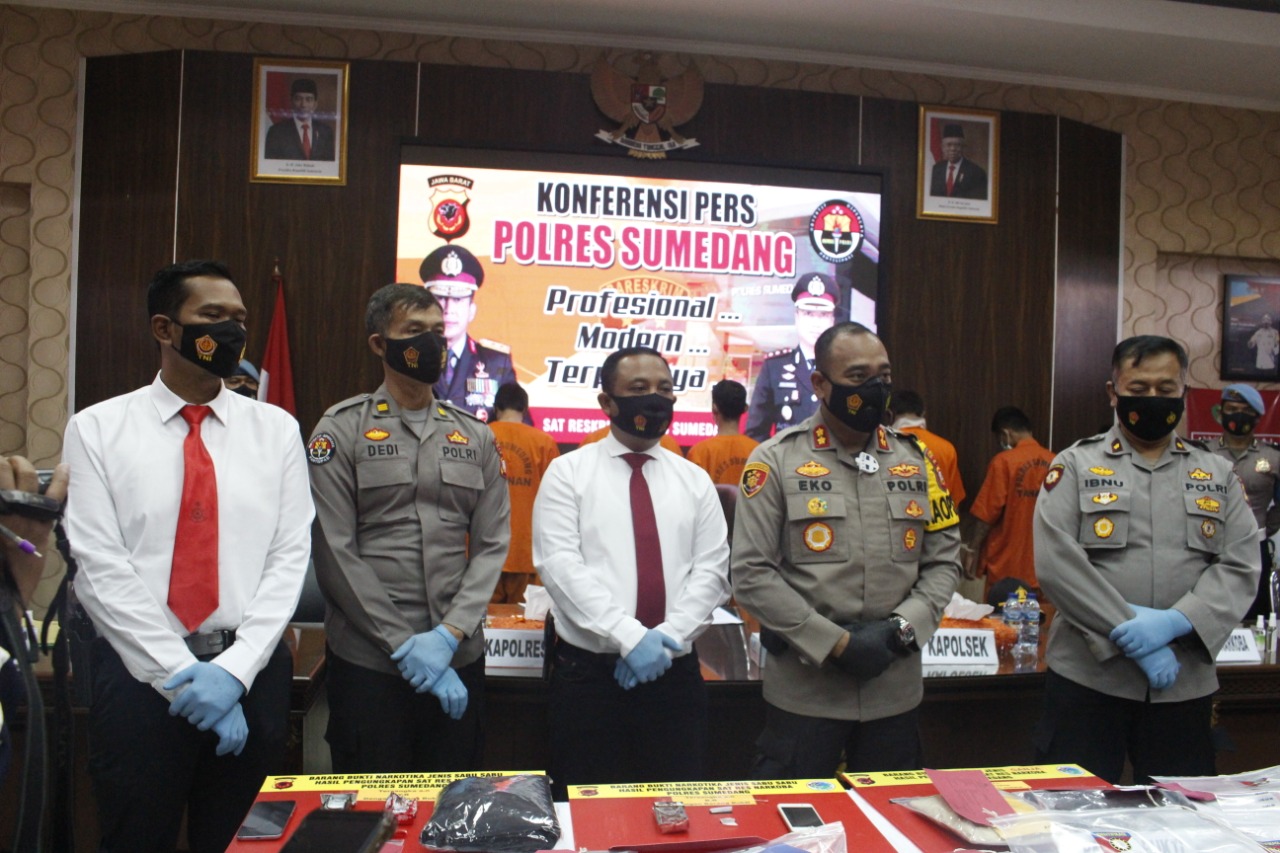 Polres Sumedang Berhasil Mengamankan 8 Orang Pelaku TP Penganiayaan dan Narkotika