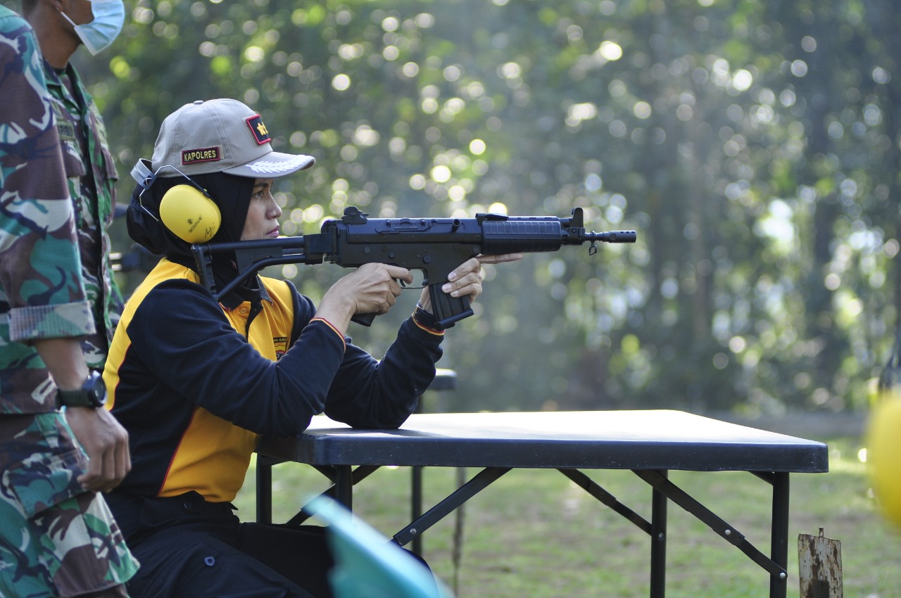 Polres Banjar Gelar Latihan Meningkatkan Kemampuan Menembak