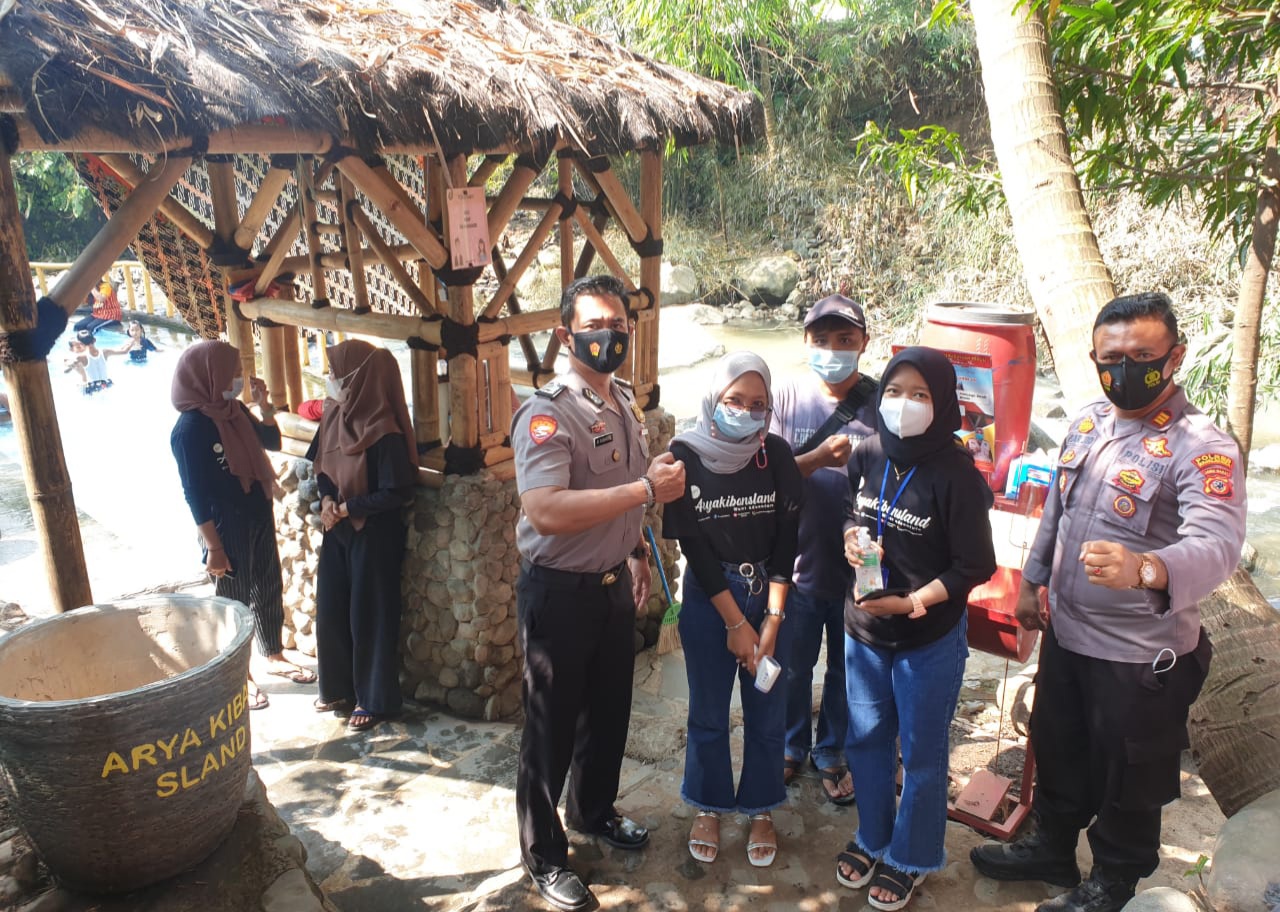 Patroli Polres Majalengka Himbau Prokes Bagi Pengunjung Obyek Wisata Aryakiban Land
