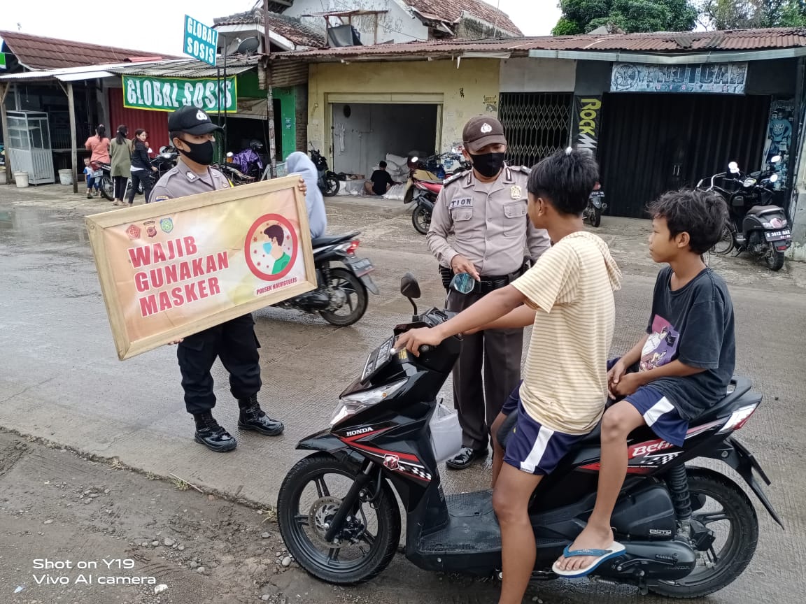 Kampanye 3M Polsek Haurgeulis Razia Masker Beri Teguran Kepada Warganya
