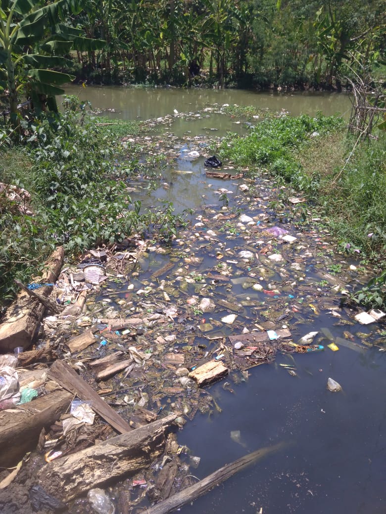 Bau Menyengat Dari Tumpukan Sampah, Kurang Sadarnya Warga Akan Kebersihan