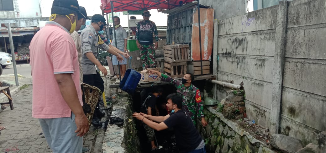 Koramil Cilegon Laksanakan Kerja Bakti Bersama Masyarakat 