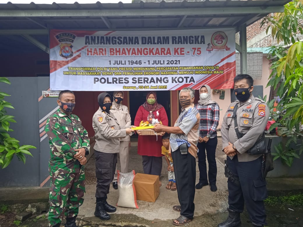 HUT Bhayangkara ke 75, Polres Serang Kunjungi Purnawirawan