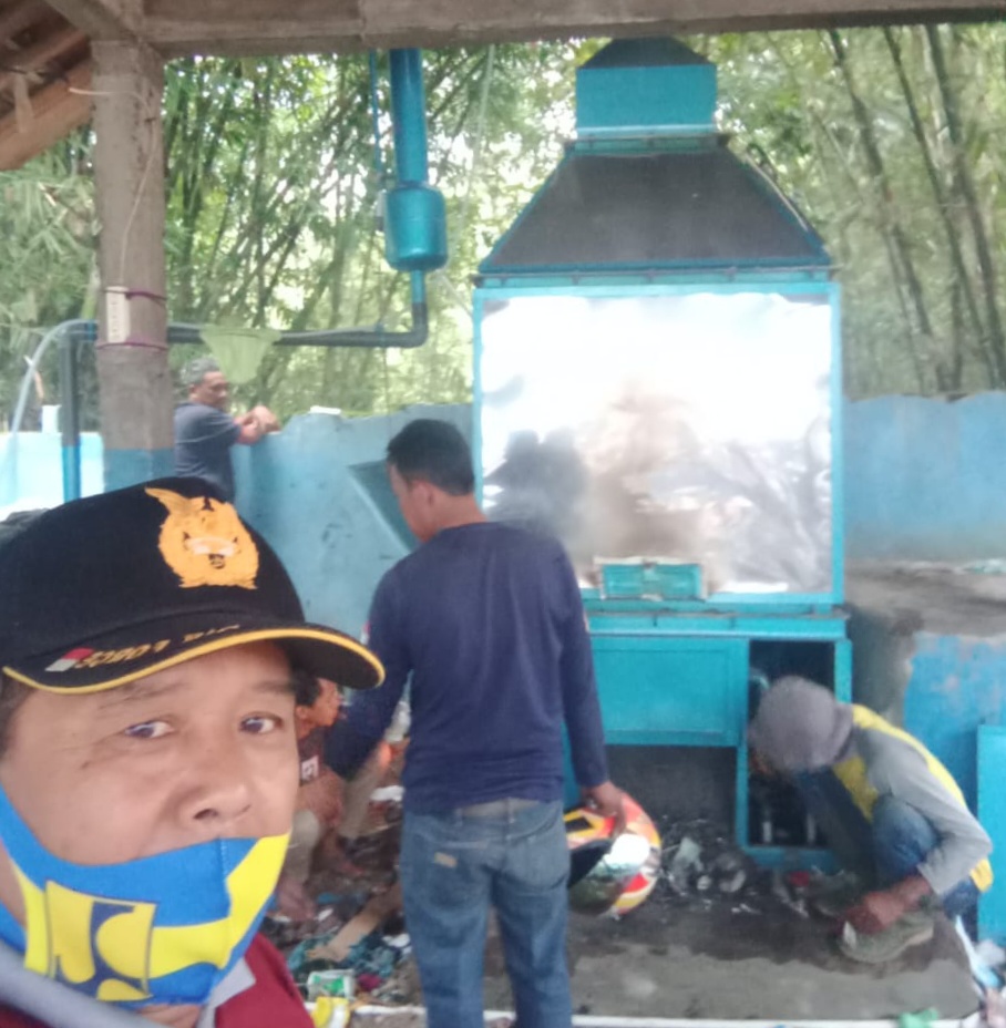 Realisasikan Dana Desa Tahap Satu, Pemdes Nagarakembang Bangun Tempat Pembakaran Sampah dan Salurkan BLT