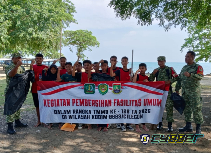 Aksi Bersih Pesisir Anyer-Carita, TNI dan Warga Turun Tangan Lewat TMMD ke-128