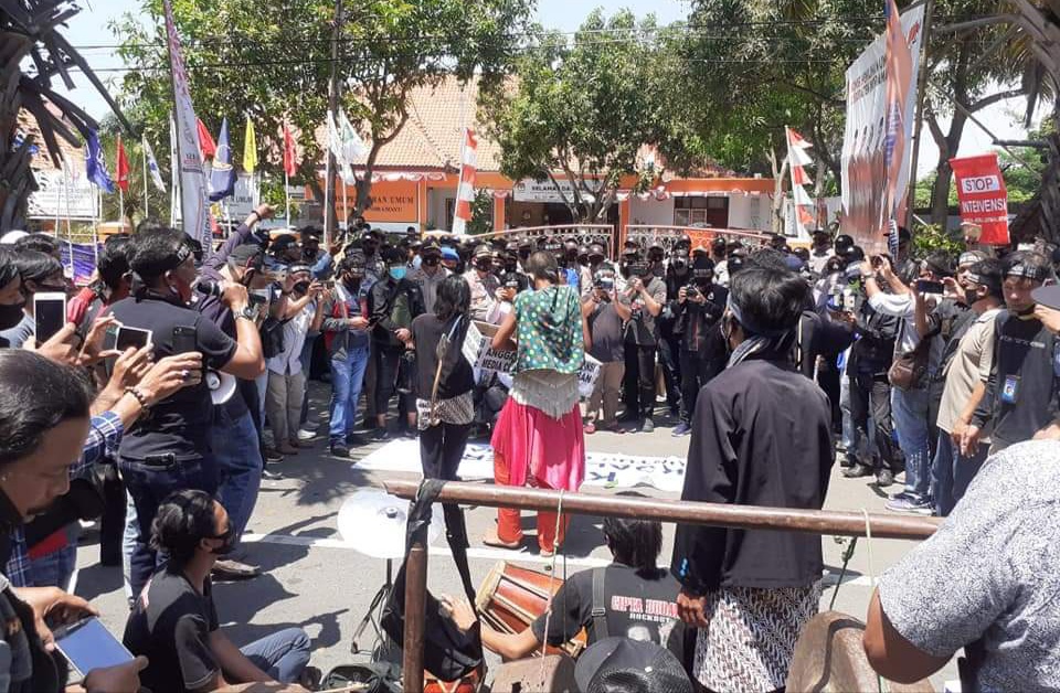 Ratusan Jurnalis Tuntut Ketua KPU Indramayu Mundur Dari jabatanya